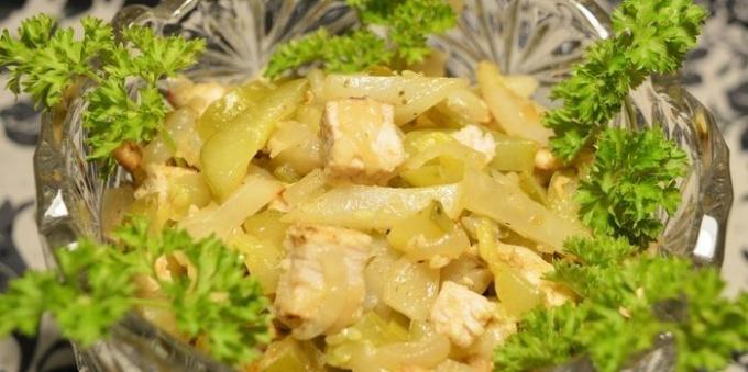 Kronärtskocka recept: Varm sallad med jordärtskocka, kyckling och inlagd gurka