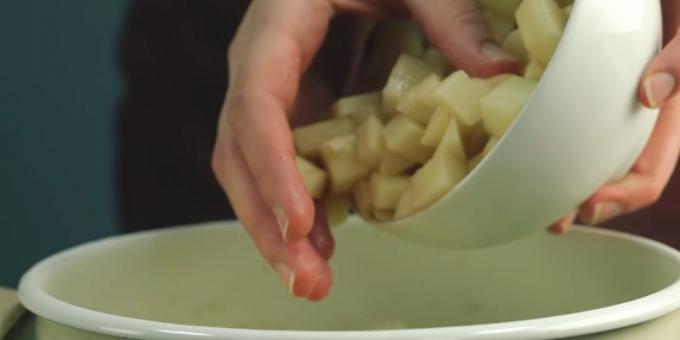 Hur man lagar soppa: lägga strimlad eller tärnad potatis