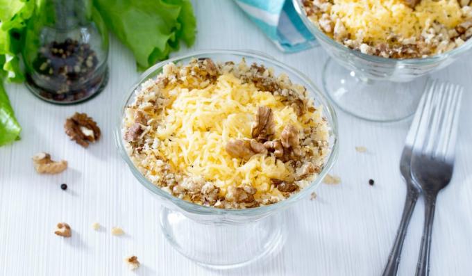 Rökt kycklingsallad med ananas och katrinplommon