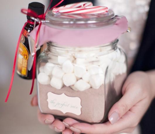 Hur man gör gåvor på nyårsafton med sina egna händer: Set för varm choklad