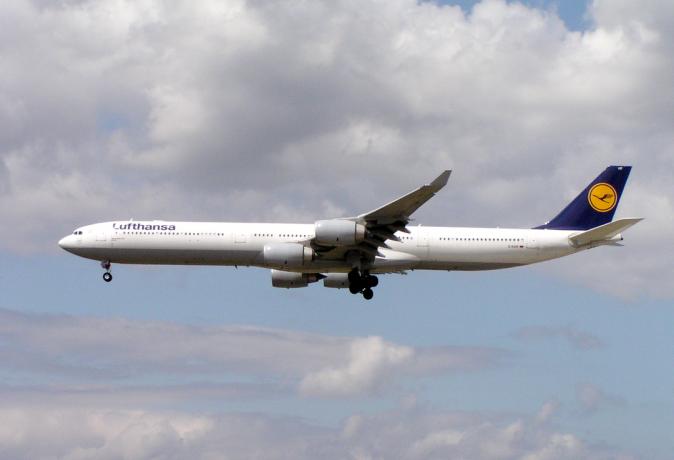 Airbus A340-600 flygbolaget Lufthansa 