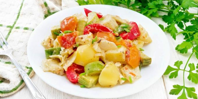 Grönsaksgryta med zucchini, potatis och kål