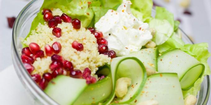 Sallad med bulgur, peppar och granatäpplekärnor