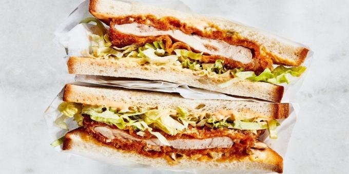 Recept sandwich med kryddig krispig kyckling och gurka sås