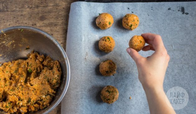 Falafelrecept: Rulla till bollar med oljade palmer