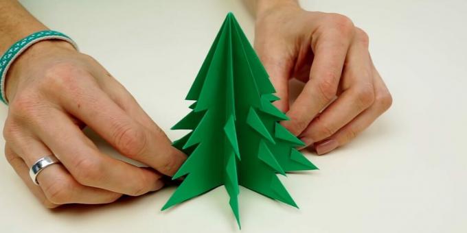 Hur man gör en julgran av papper med egna händer