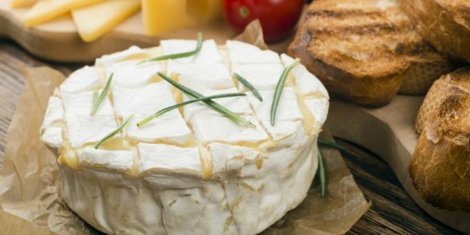 Camembert bakad i ugnen