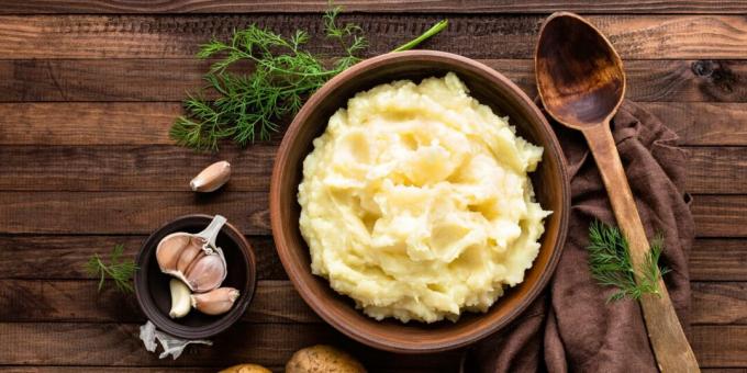 Potatismos med ost och vitlök