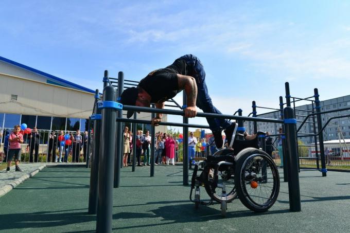 Personer med funktionshinder: Stanislav Burak idrottsman powerlifter