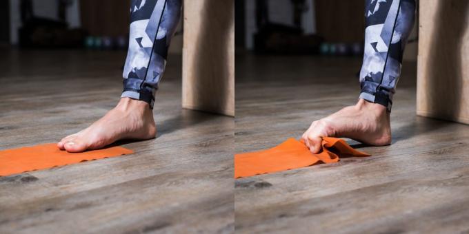 Övningar för platta fötter: Dra handduk