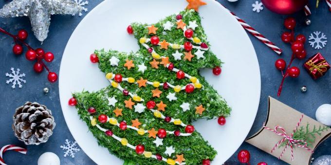 Julgransallad med kyckling och majs: ett enkelt recept