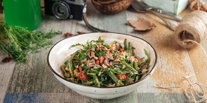 Sallad med tonfisk, ruccola och nötter