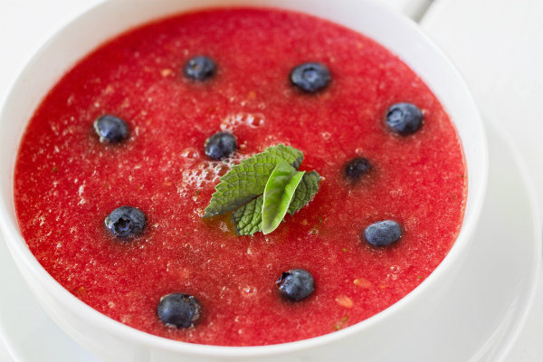 vattenmelon soppa med basilika