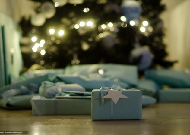 Dekorera en julgran: gåvor