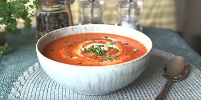 Tomatsoppa med blomkål, paprika, lök och vitlök: enkelt recept