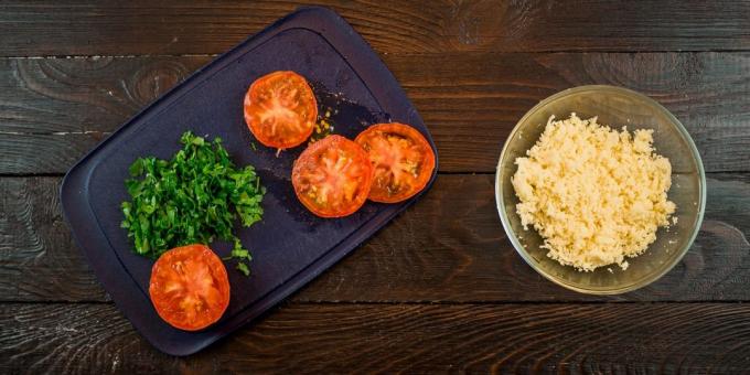 chop kyckling med tomater: tomater och ost
