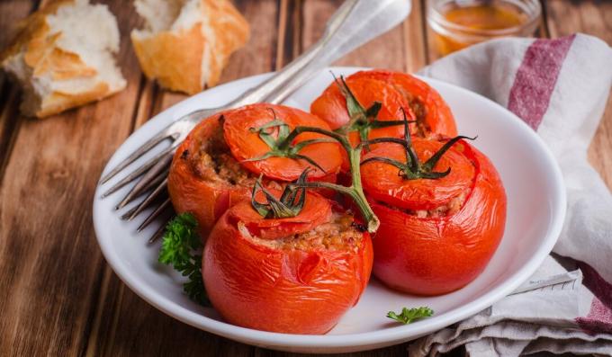 Bakade tomater fyllda med kött och ris