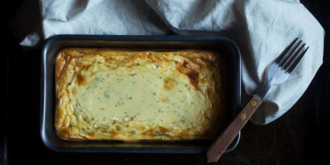 Diet curd soufflé med vitlök och örter