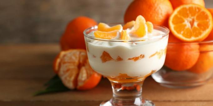 Delikat dessert av mandariner för att skapa en nyårsstämning