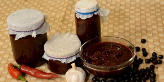 Recept: Adjika av aronia