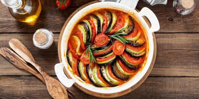 Ratatouille med morot och tomatsås