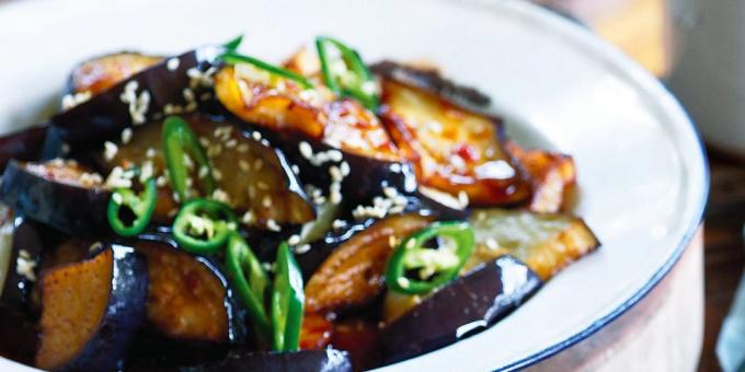 Stekt aubergine med sesam och chili