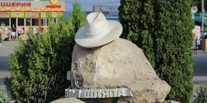 Sevärdheter i Anapa: monument till den vita hatten
