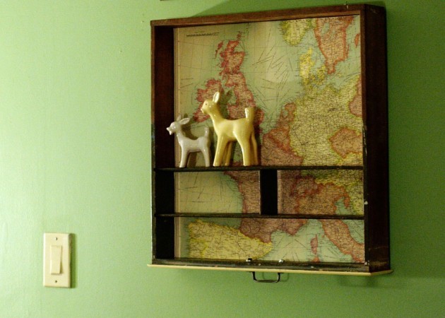 28023955-upcycled-map-låda-shelf-3-1-630x450