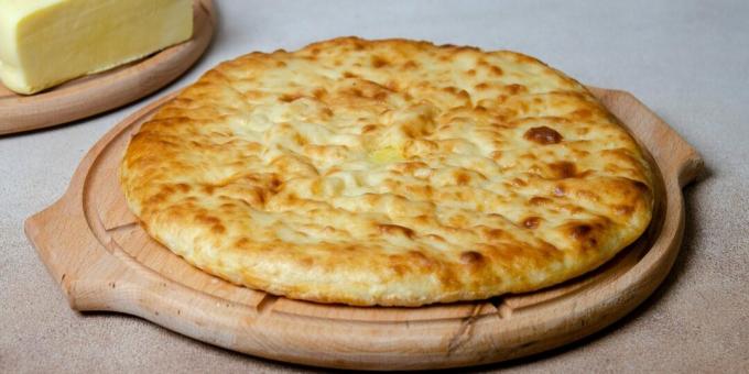 Ossetisk kefirpaj med keso och ost