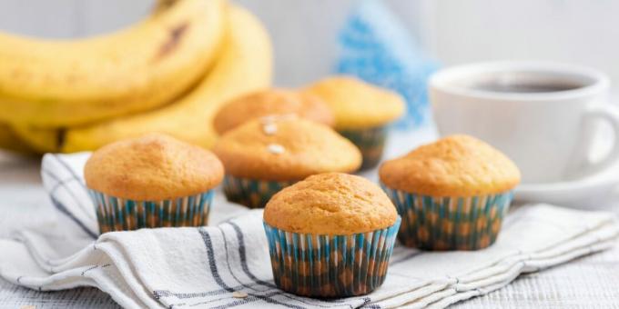 Banankakor med gräddfil: ett enkelt recept